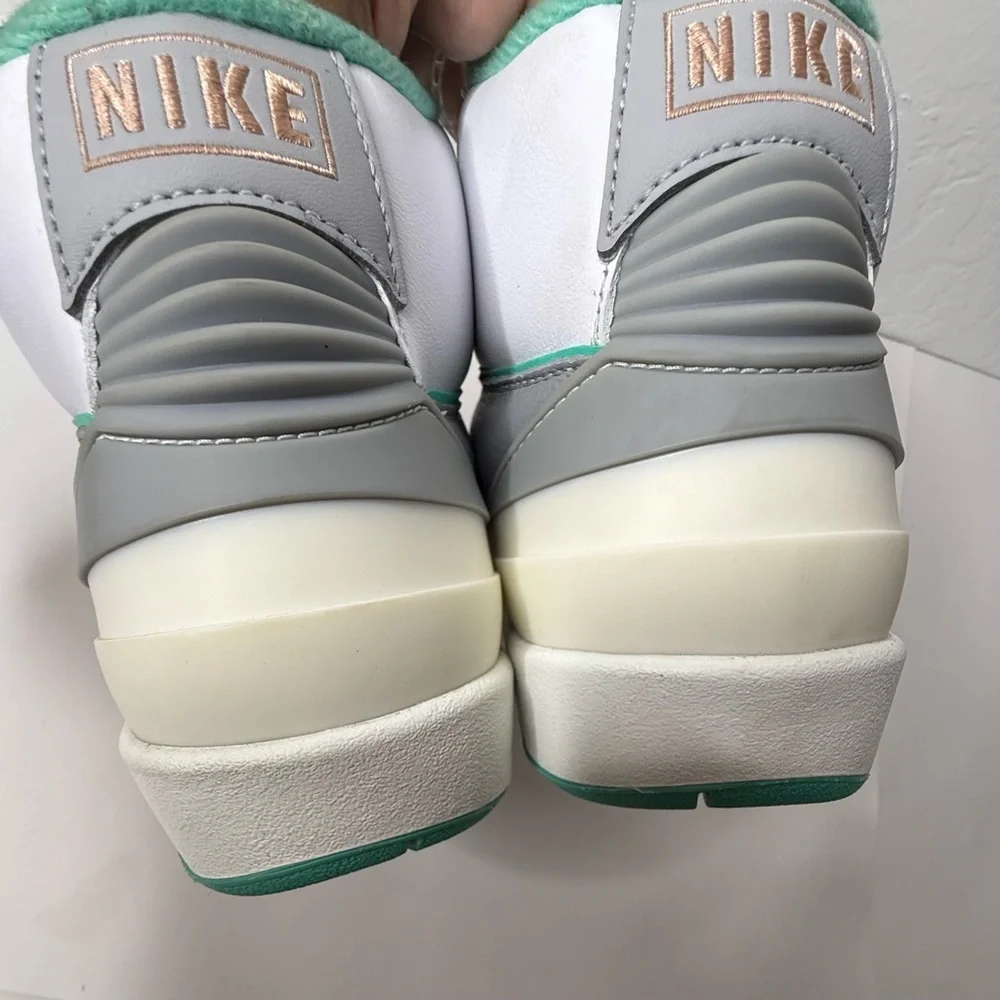 Nike Air Jordan 2 Retro Shoes Womens Size 10.5 Sneakers Crystal Mint‎ White